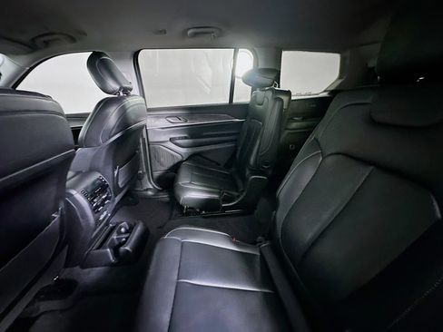 Used 2023 Jeep Grand Cherokee L Limited w/ Black Appearance Package image 18