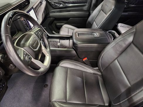 Used 2023 GMC Yukon Denali w/ Advanced Technology Package AWD/4WD image 29