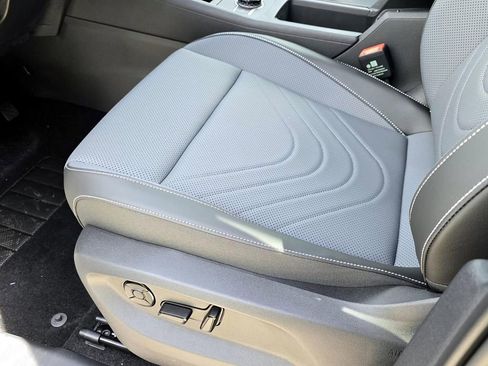 New 2025 Volkswagen Tiguan SE image 23