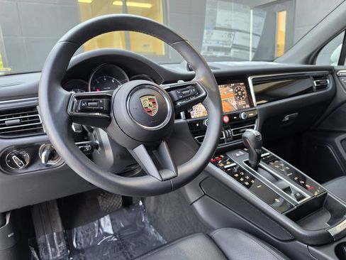 Certified 2025 Porsche Macan Turbo AWD/4WD image 4