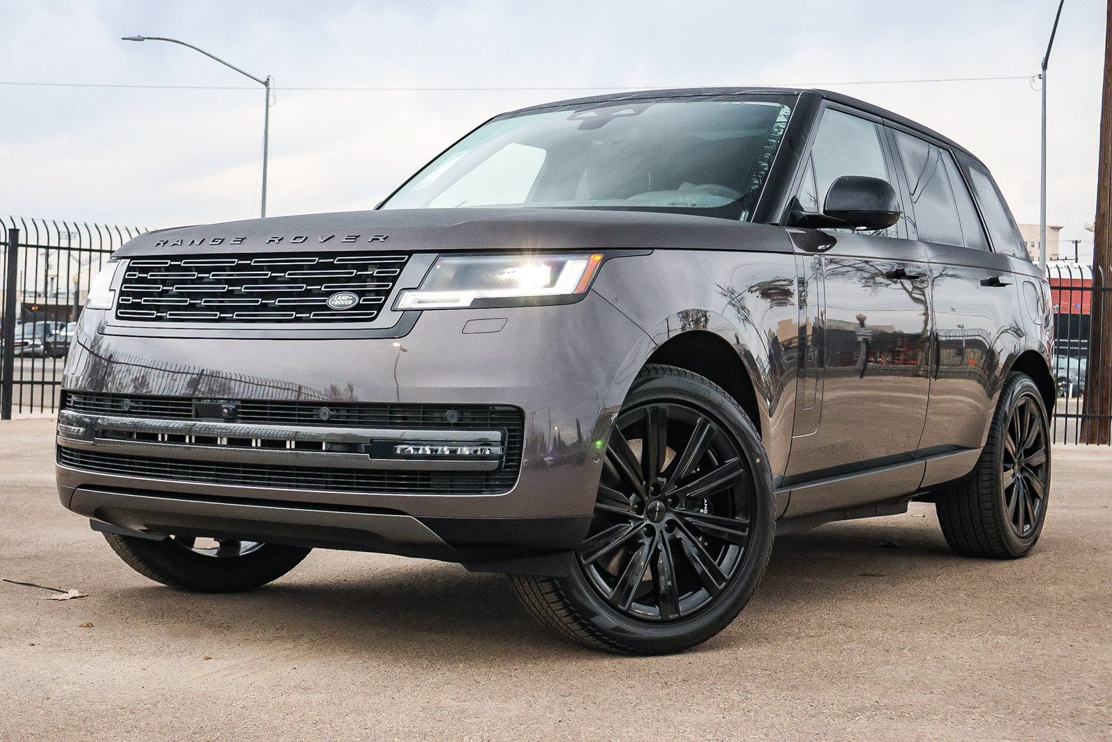 New 2026 Land Rover Range Rover SE AWD/4WD image 1