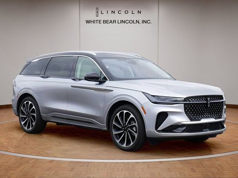 Used 2025 Lincoln Nautilus Black Label image 3