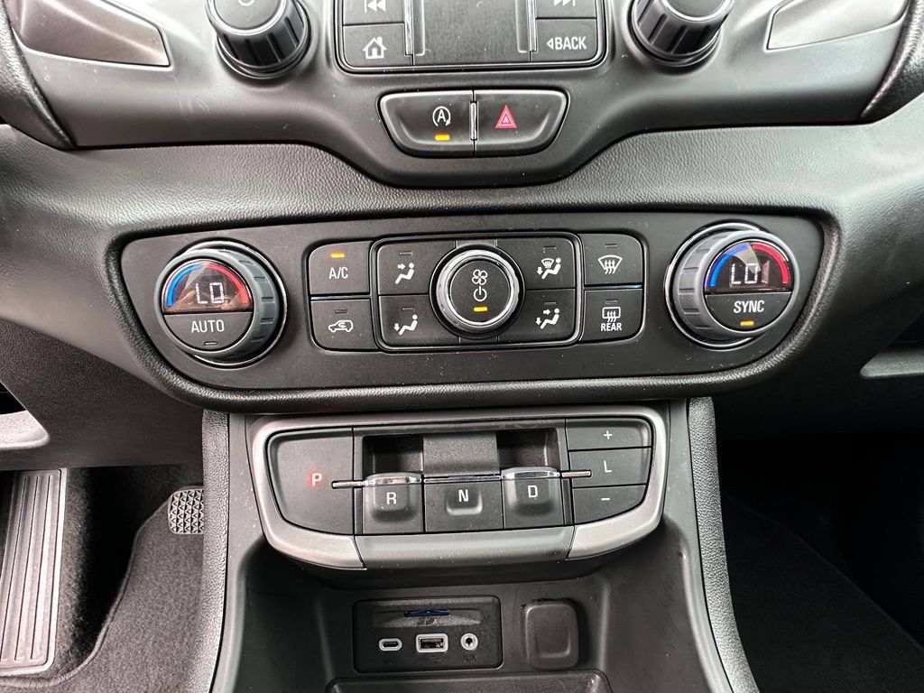 Certified 2023 GMC Terrain AT4 w/ Tech Package AWD/4WD image 34