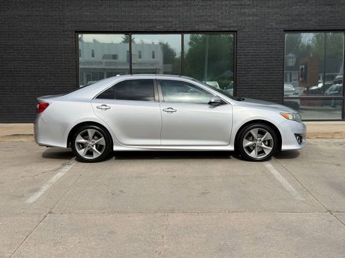 Used 2013 Toyota Camry SE w/ Leather Pkg FWD image 10