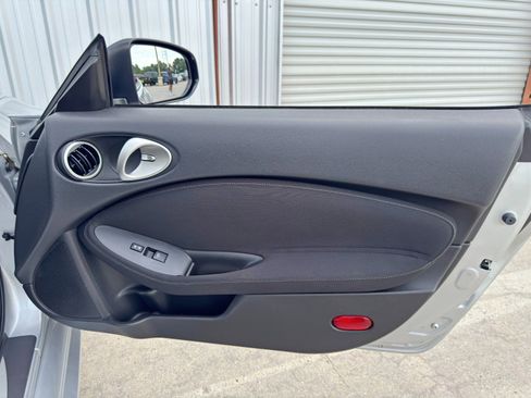 Used 2020 Nissan 370Z Coupe image 32