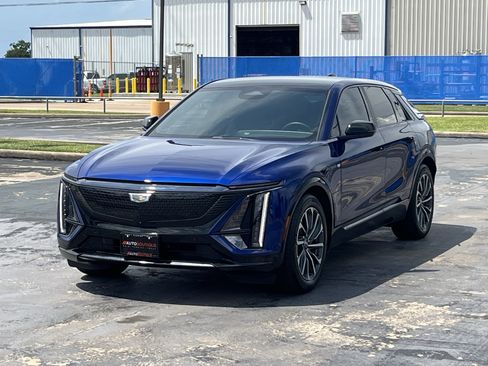 Used 2024 Cadillac Lyriq Sport w/ LPO, Floor Liner Package AWD/4WD image 3