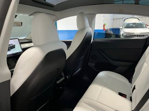 Used 2025 Tesla Model Y Long Range RWD image 16