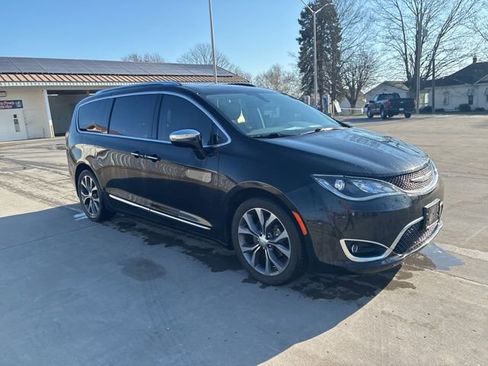 Used 2018 Chrysler Pacifica Limited w/ Tire & Wheel Group image 6