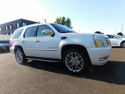 Used 2007 Cadillac Escalade AWD w/ Information Package image 1