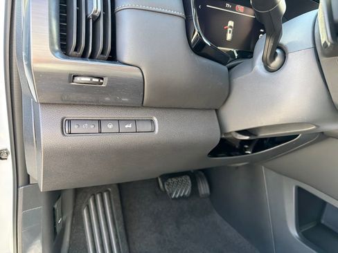 New 2026 Nissan Pathfinder SL w/ SL Premium Package (P04) FWD image 18
