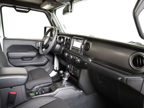 Used 2023 Jeep Gladiator Sport AWD/4WD image 8