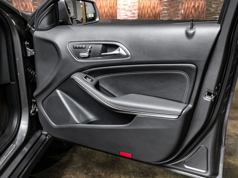 Used 2019 Mercedes-Benz GLA 250 4MATIC image 48