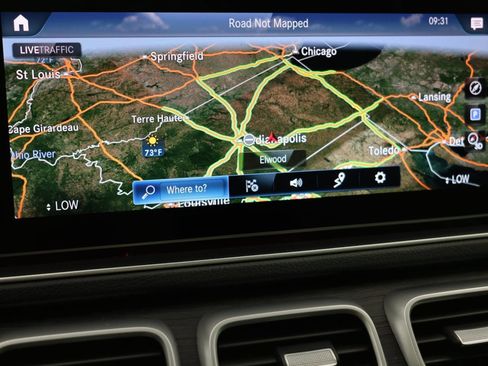 Used 2023 Mercedes-Benz GLS 580 4MATIC image 11