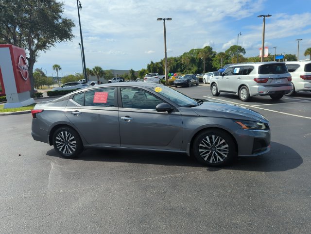 Certified 2024 Nissan Altima 2.5 SV w/ SV Premium Package FWD image 2