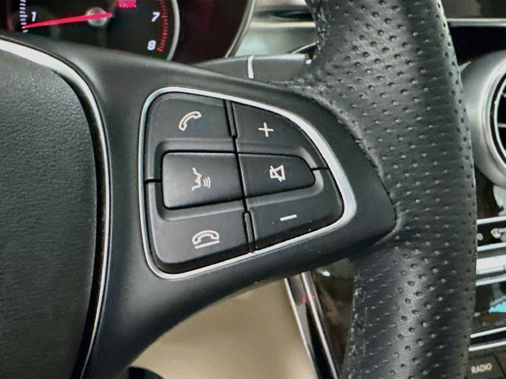 Used 2019 Mercedes-Benz GLC 300 4MATIC image 13