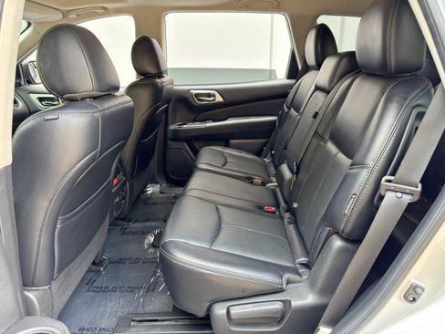 Used 2020 Nissan Pathfinder Platinum FWD image 40