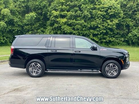 Used 2025 Chevrolet Suburban Z71 AWD/4WD image 8
