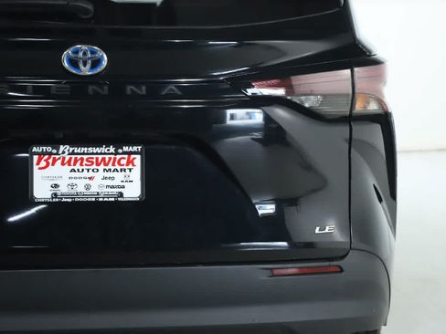 Certified 2025 Toyota Sienna LE AWD/4WD image 42