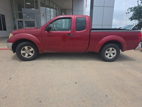 Used 2011 Nissan Frontier SV RWD image 1
