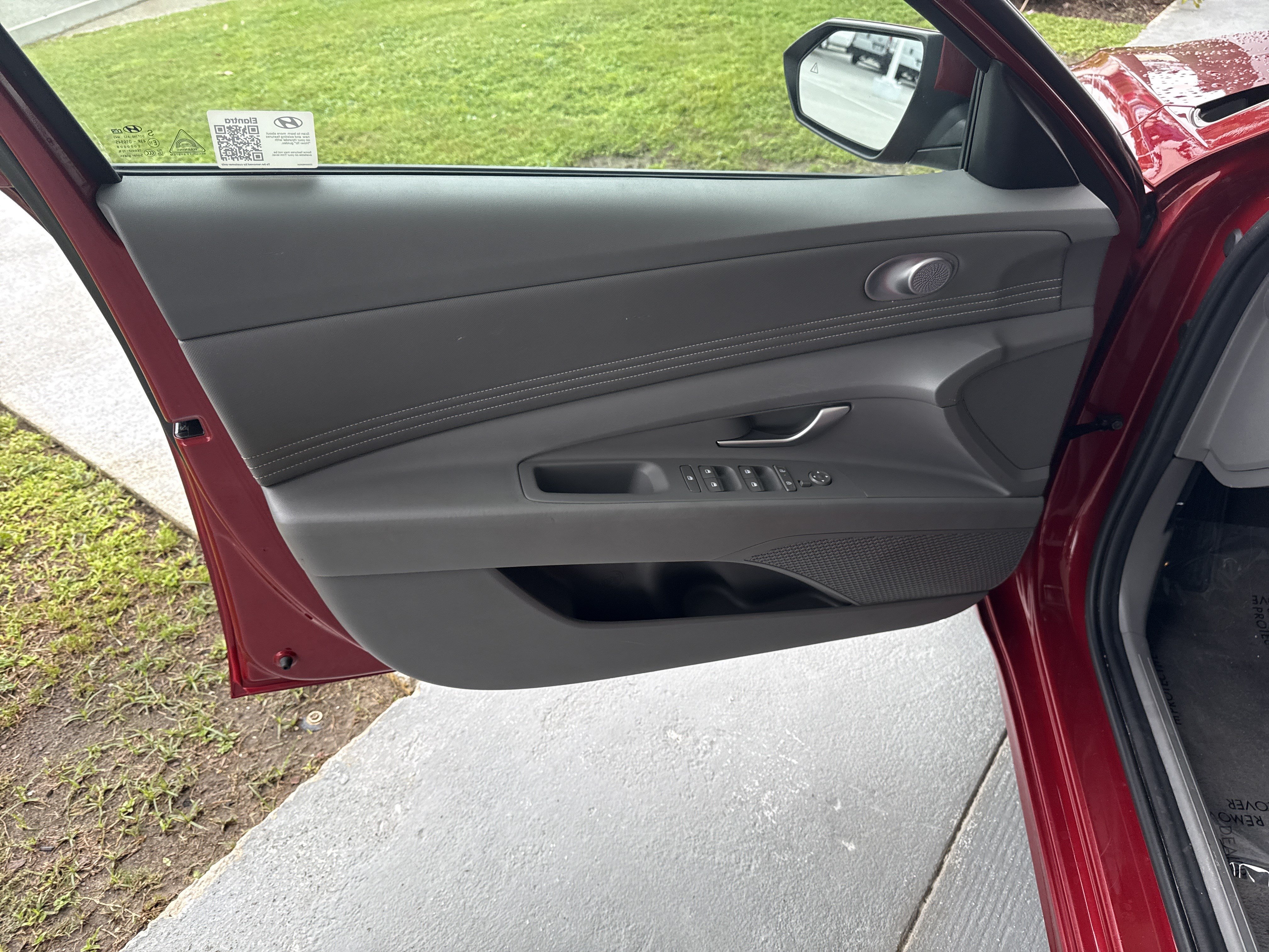 Used 2025 Hyundai Elantra SEL FWD image 13