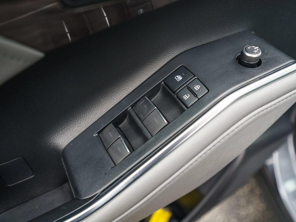 Used 2021 Toyota Highlander Platinum AWD/4WD image 25