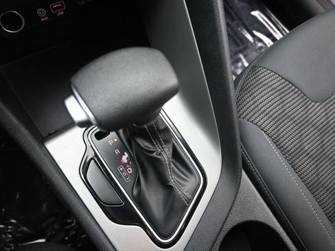 Used 2019 Kia Niro LX FWD image 32