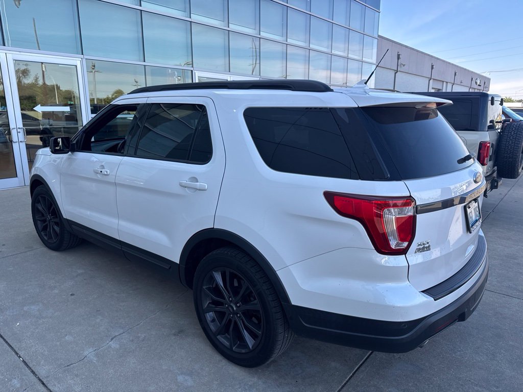 Used 2018 Ford Explorer XLT w/ Equipment Group 202A FWD image 6