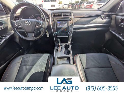 Used 2015 Toyota Camry SE FWD image 13