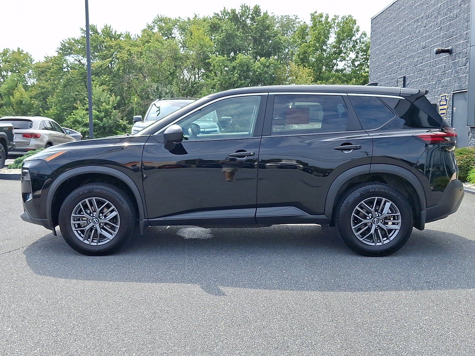 Certified 2023 Nissan Rogue S AWD/4WD image 4