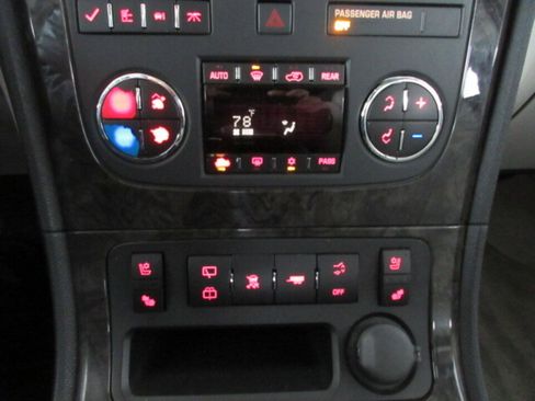 Used 2011 GMC Acadia Denali image 22