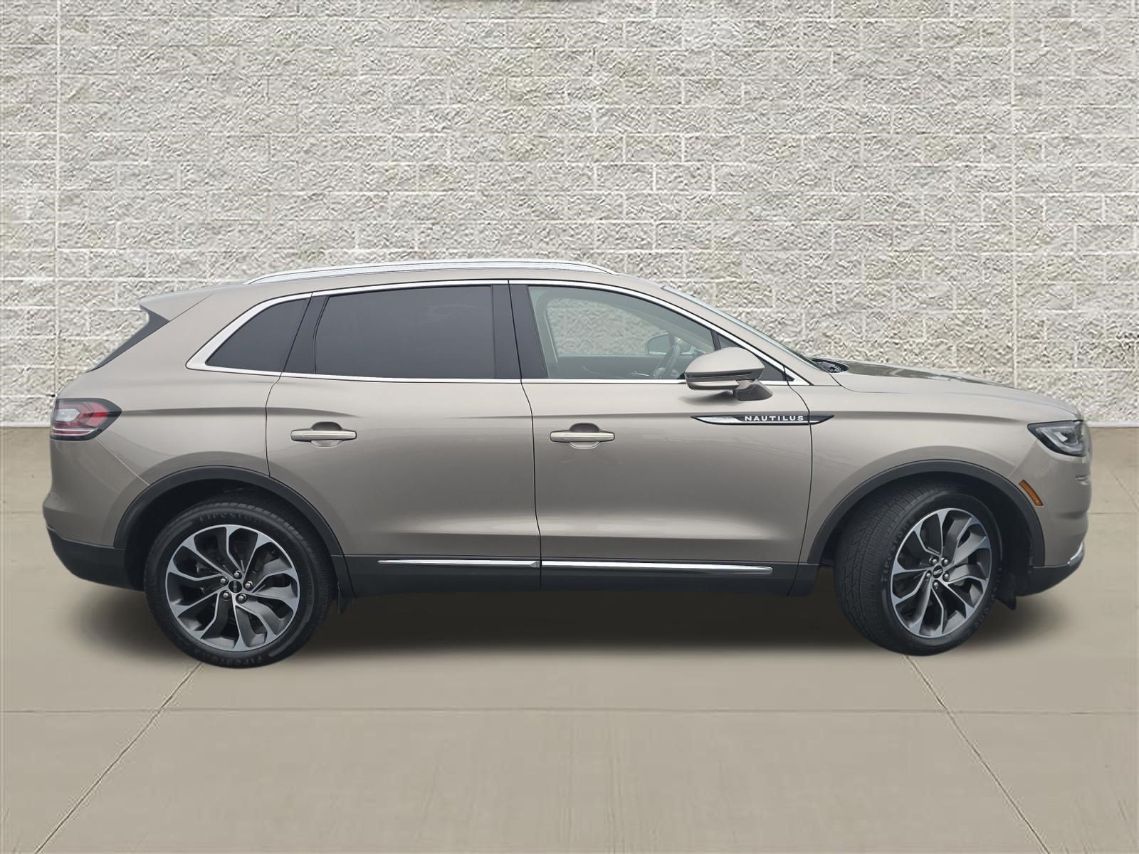 Used 2021 Lincoln Nautilus Reserve w/ Cargo Utility Package AWD/4WD image 8