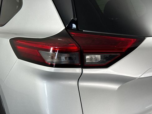 Used 2021 Nissan Rogue SV AWD/4WD image 36
