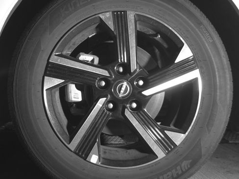 Used 2025 Nissan Sentra SV image 12