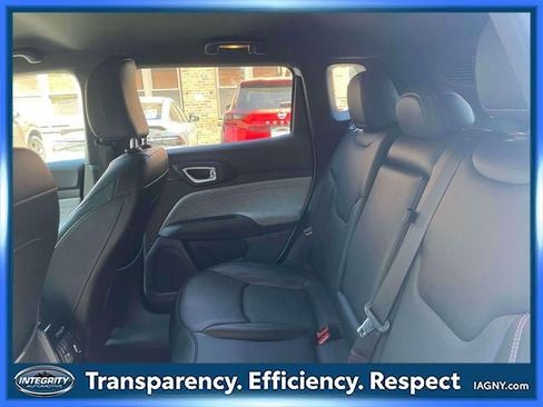 Used 2023 Jeep Compass Latitude AWD/4WD image 12