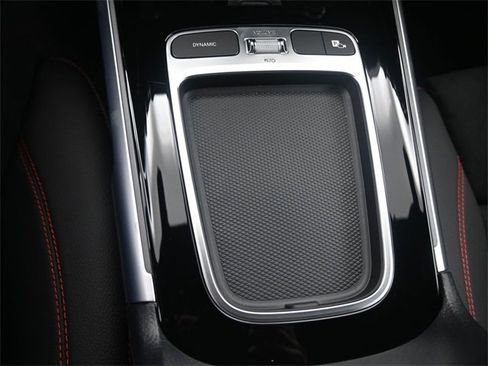 New 2024 Mercedes-Benz GLB 250 image 9