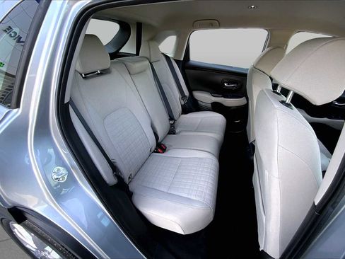 Used 2023 Honda HR-V LX image 18