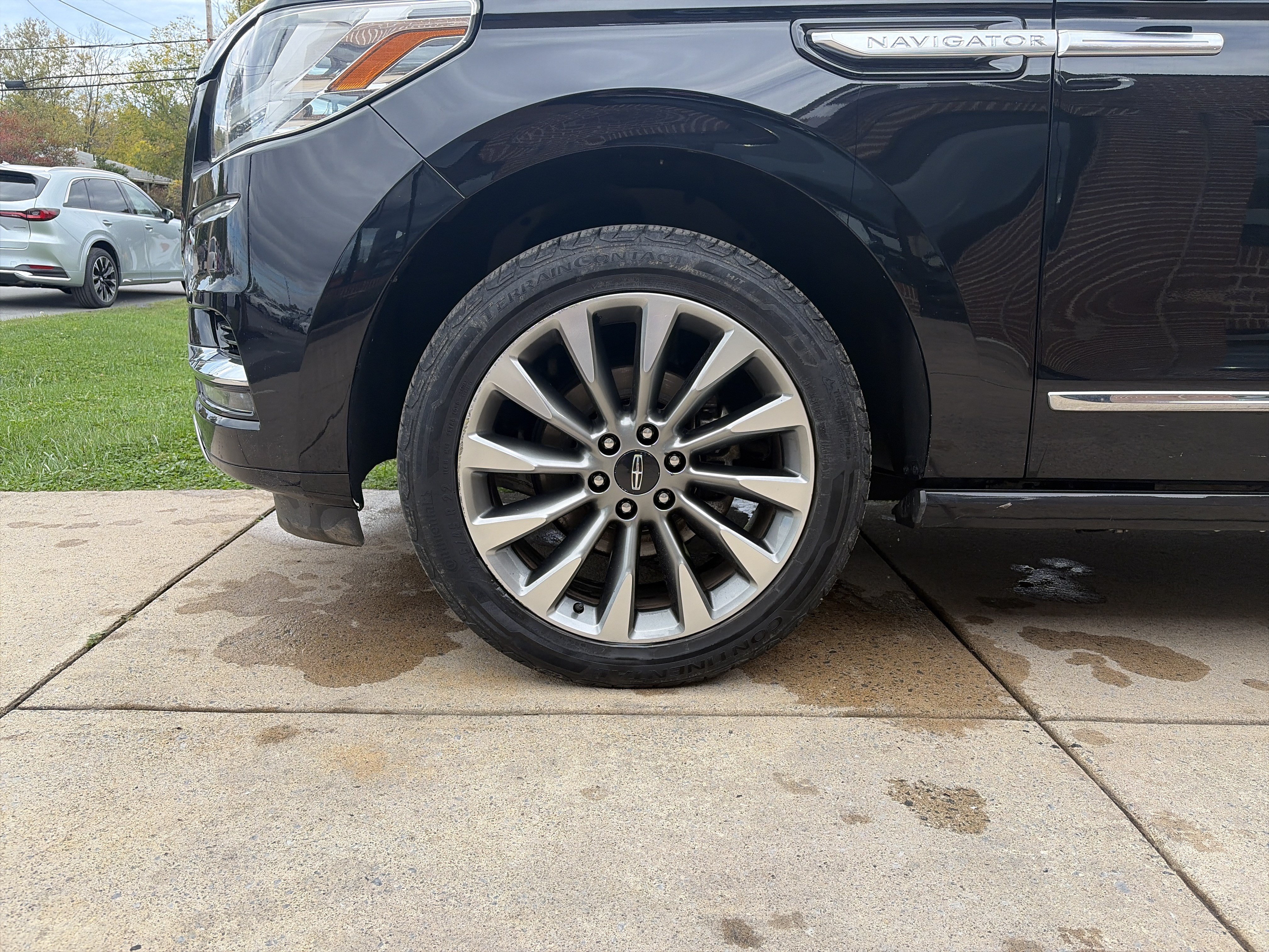 Used 2018 Lincoln Navigator Select AWD/4WD image 11