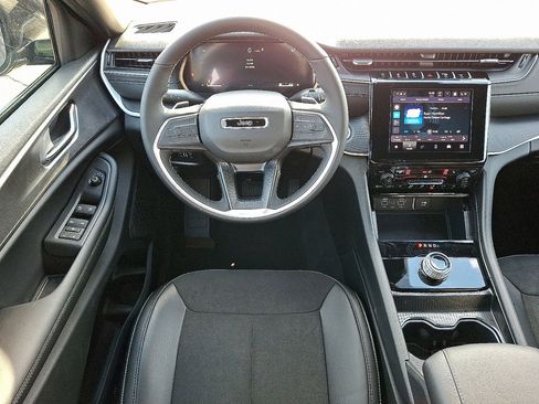 New 2025 Jeep Grand Cherokee L Altitude AWD/4WD image 11