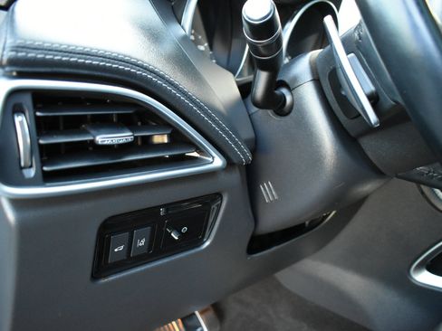 Used 2018 Jaguar F-PACE S image 43