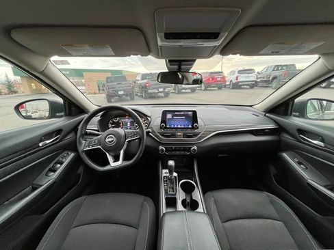 Used 2024 Nissan Altima 2.5 SV image 31