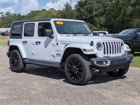 Used 2023 Jeep Wrangler Unlimited Sahara AWD/4WD image 2