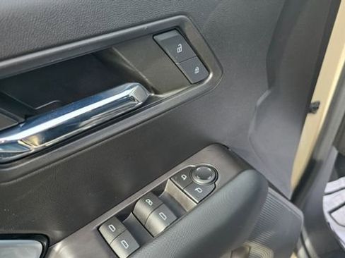 Used 2023 Chevrolet Colorado Z71 w/ Z71 Convenience Package 2 image 17