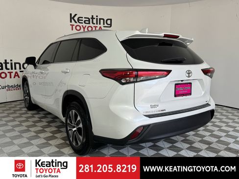 Used 2022 Toyota Highlander XLE image 7
