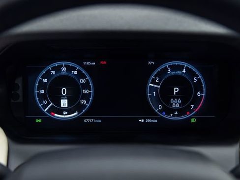 Used 2020 Land Rover Discovery Sport SE image 2