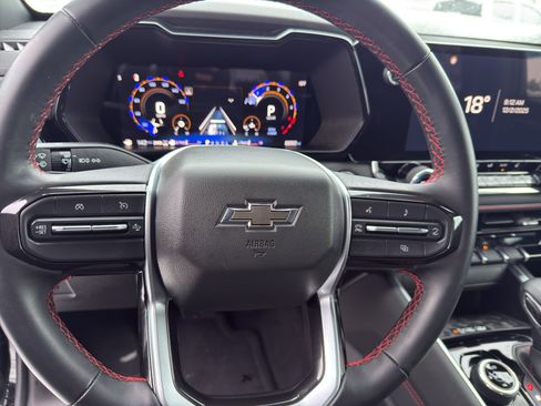 Used 2024 Chevrolet Colorado Z71 w/ Z71 Convenience Package 2 image 16