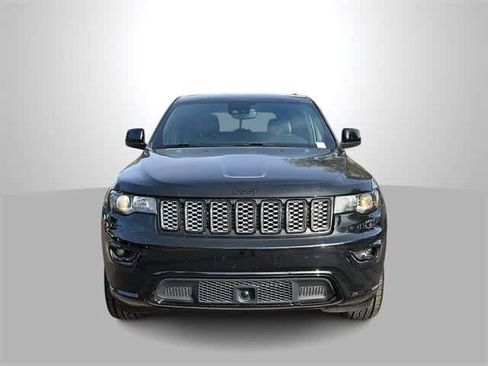 Used 2020 Jeep Grand Cherokee Altitude image 3