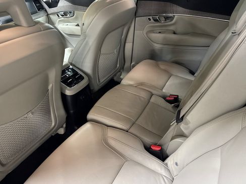 Used 2022 Volvo XC90 T8 Inscription w/ Advanced Package AWD/4WD image 4