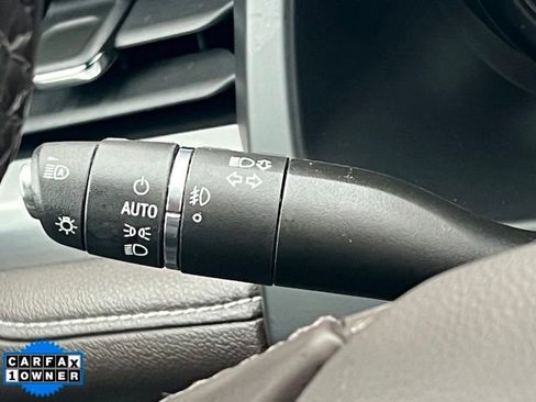 Used 2023 GMC Acadia SLT image 23