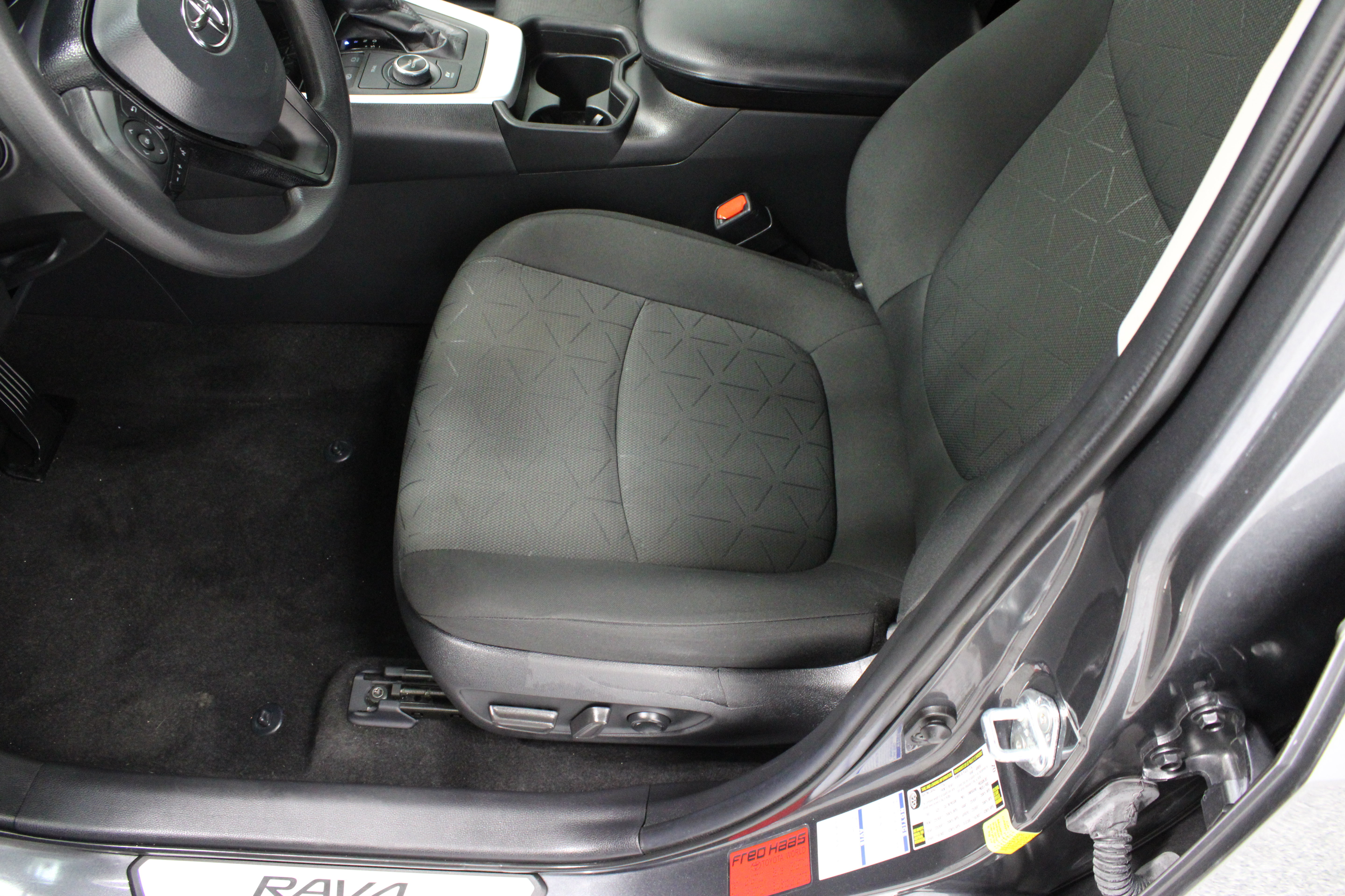 Certified 2021 Toyota RAV4 XLE w/ Convenience Package AWD/4WD image 15