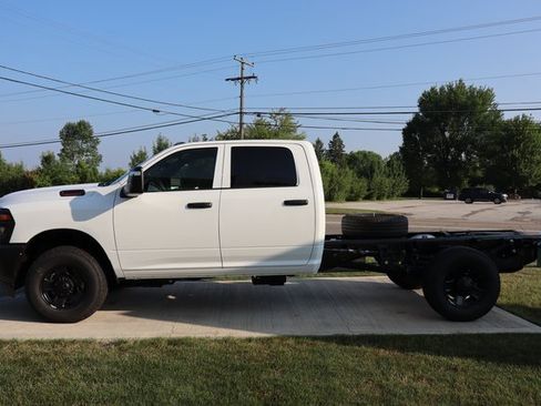 New 2025 RAM 3500 Tradesman image 27